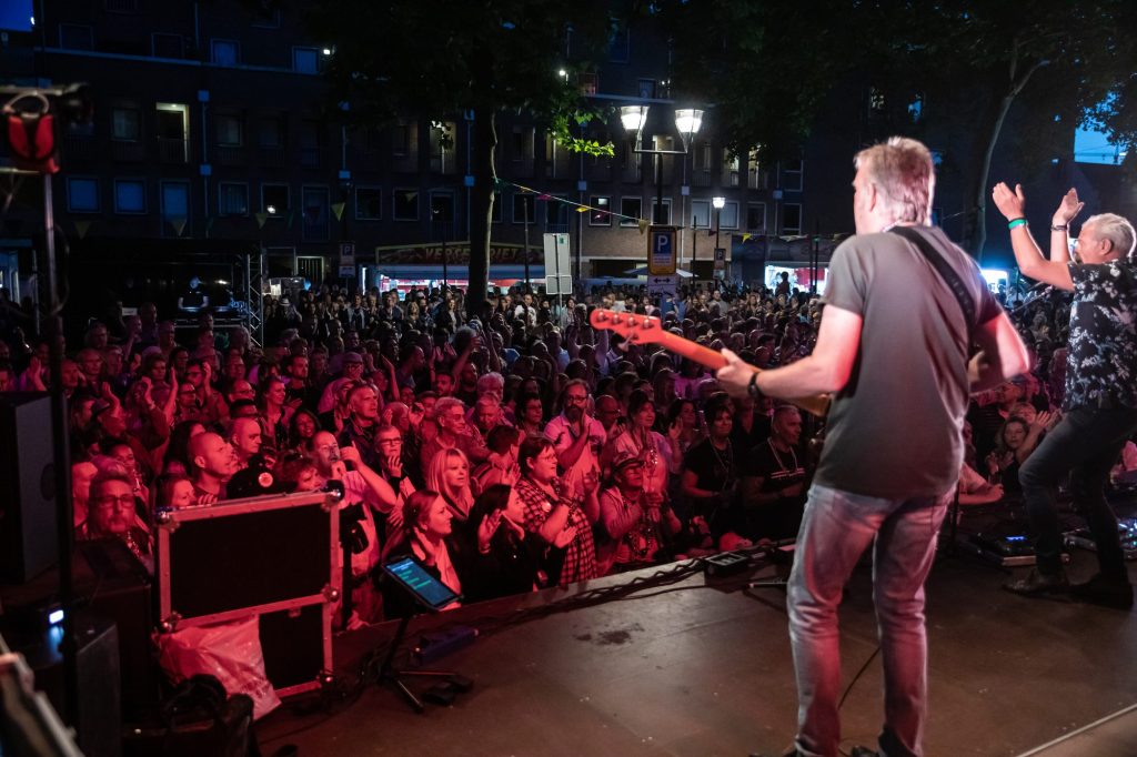 Skeftum op Big Rivers Dordrecht, gezien vanaf het podium richting het publiek
